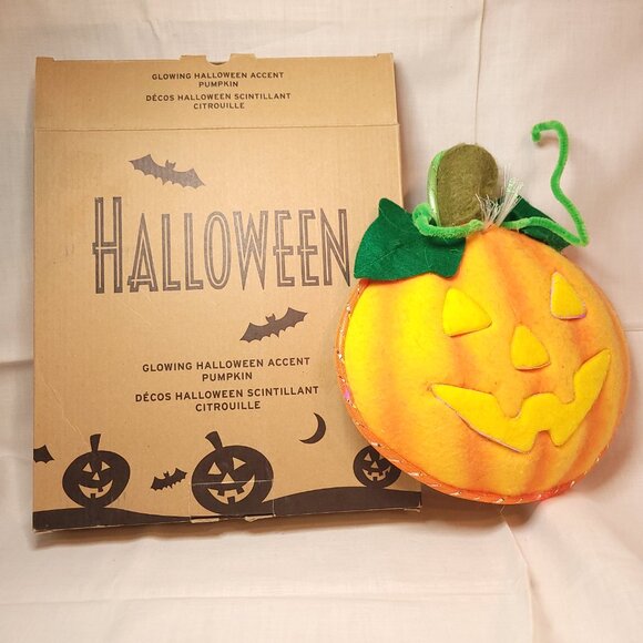 Avon Glowing Halloween Accent Cat and Pumpkin - Picture 11 of 13